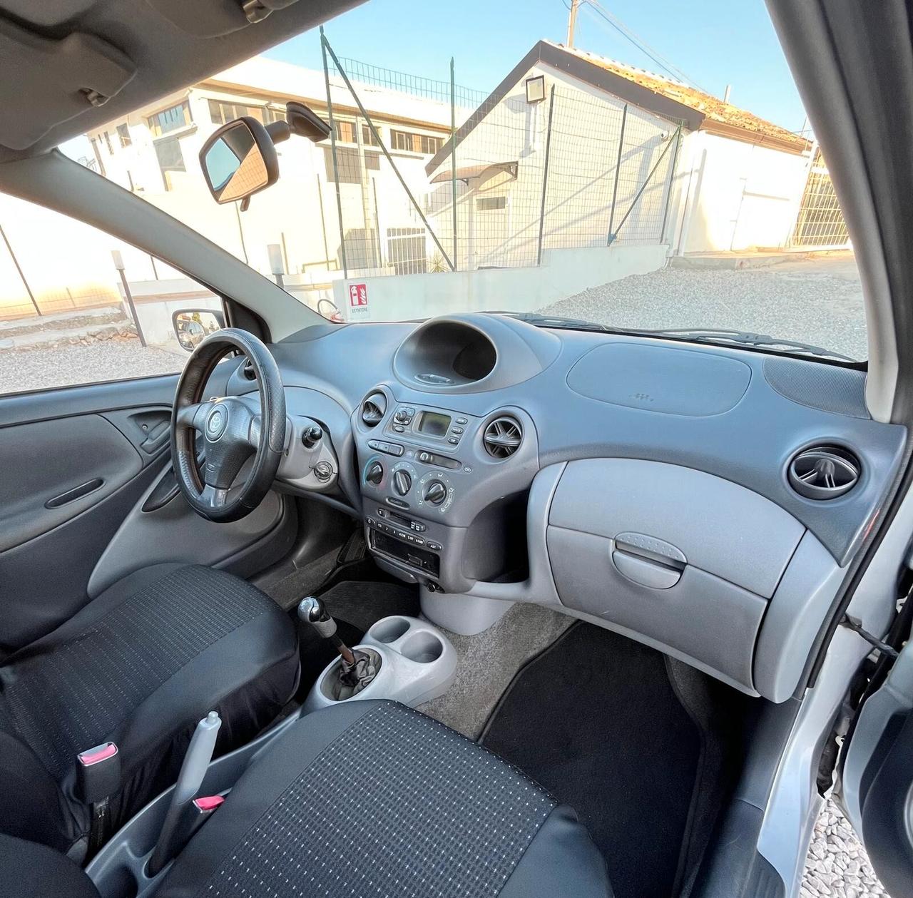 Toyota Yaris 1.3i 16V cat 5 porte Luna