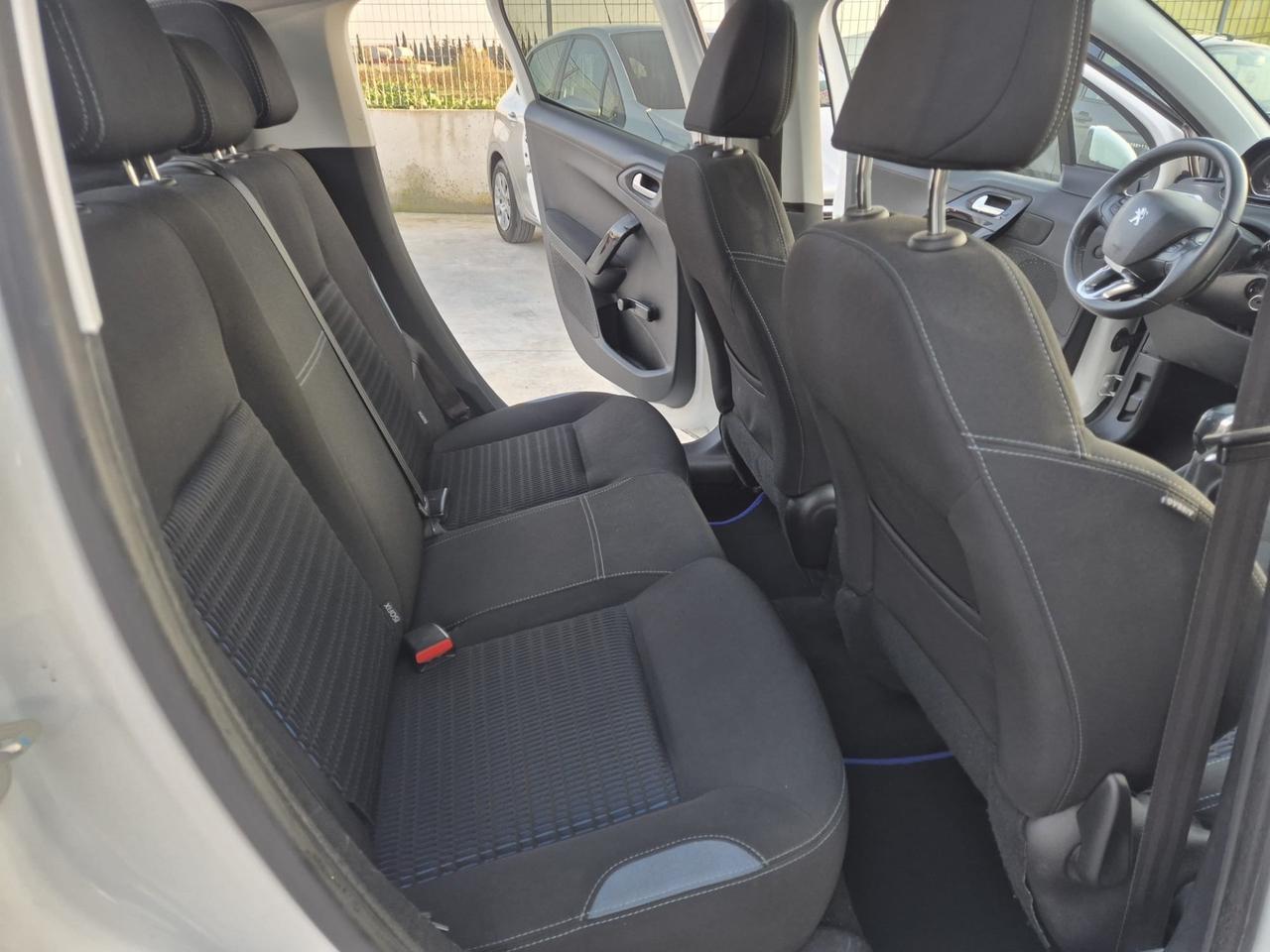 Peugeot 208 1.4 HDi 68 CV 5 porte Allure TETTO PANORAMICO