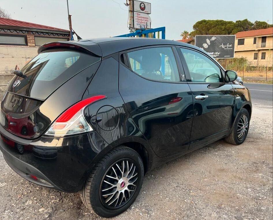 Lancia Ypsilon 1.2 69 CV 5 porte S&S Gold