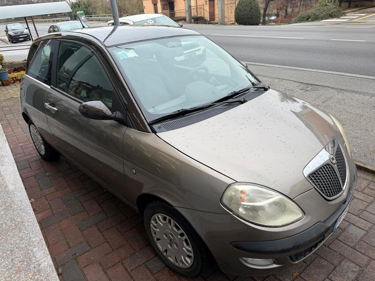 Lancia Ypsilon 1.2 benzina, b-color