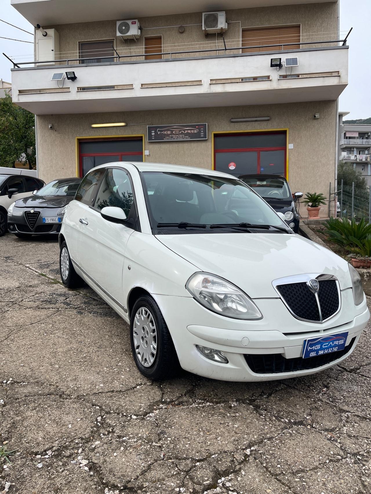 Lancia Ypsilon 1.3 MJT 75 CV Platino