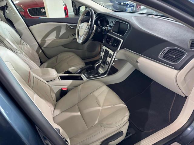 VOLVO V40 Cross Country D3 Geartronic Momentum