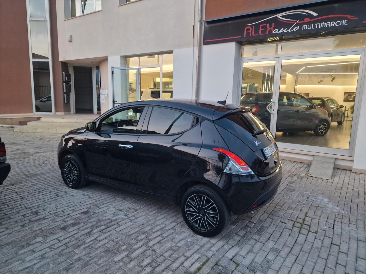 Lancia Ypsilon 1.0 FireFly 5 porte S&S Hybrid Alberta Ferretti