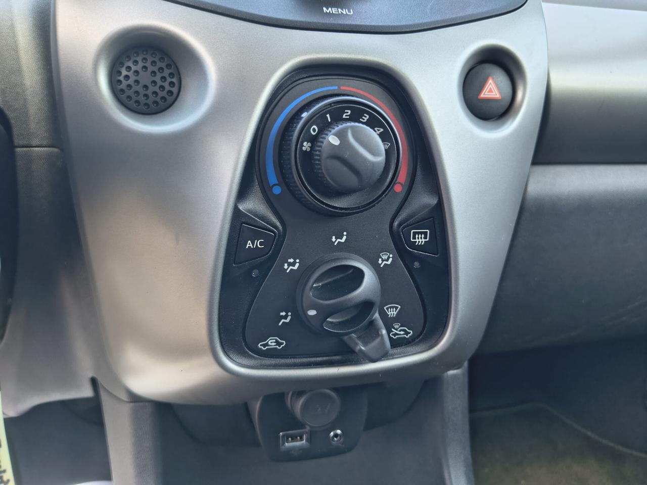 Peugeot 108 1.0 benzina 5 porte *GARANZIA 24 MESI*
