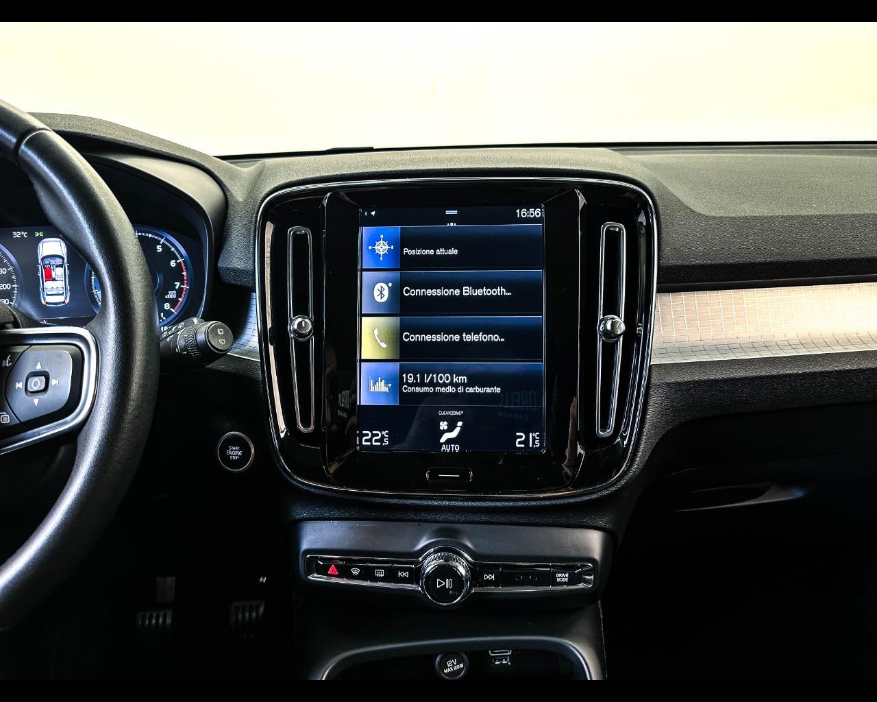 VOLVO - XC40 T3 Momentum Pro