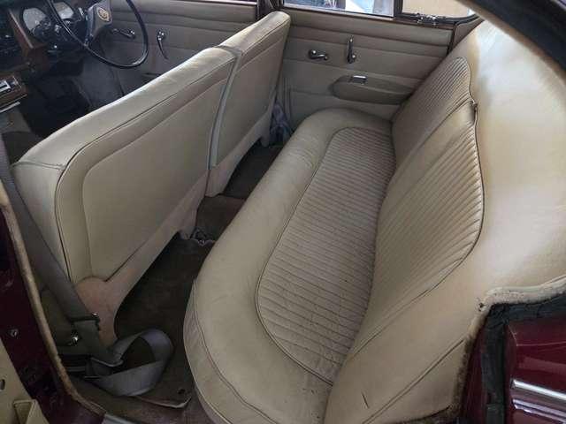 Jaguar Daimler SALOON 250 V8