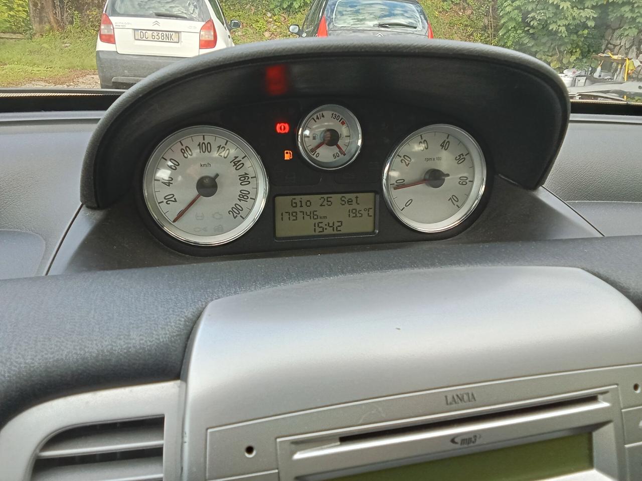 Lancia Ypsilon 1.4 16V Sport MomoDesign