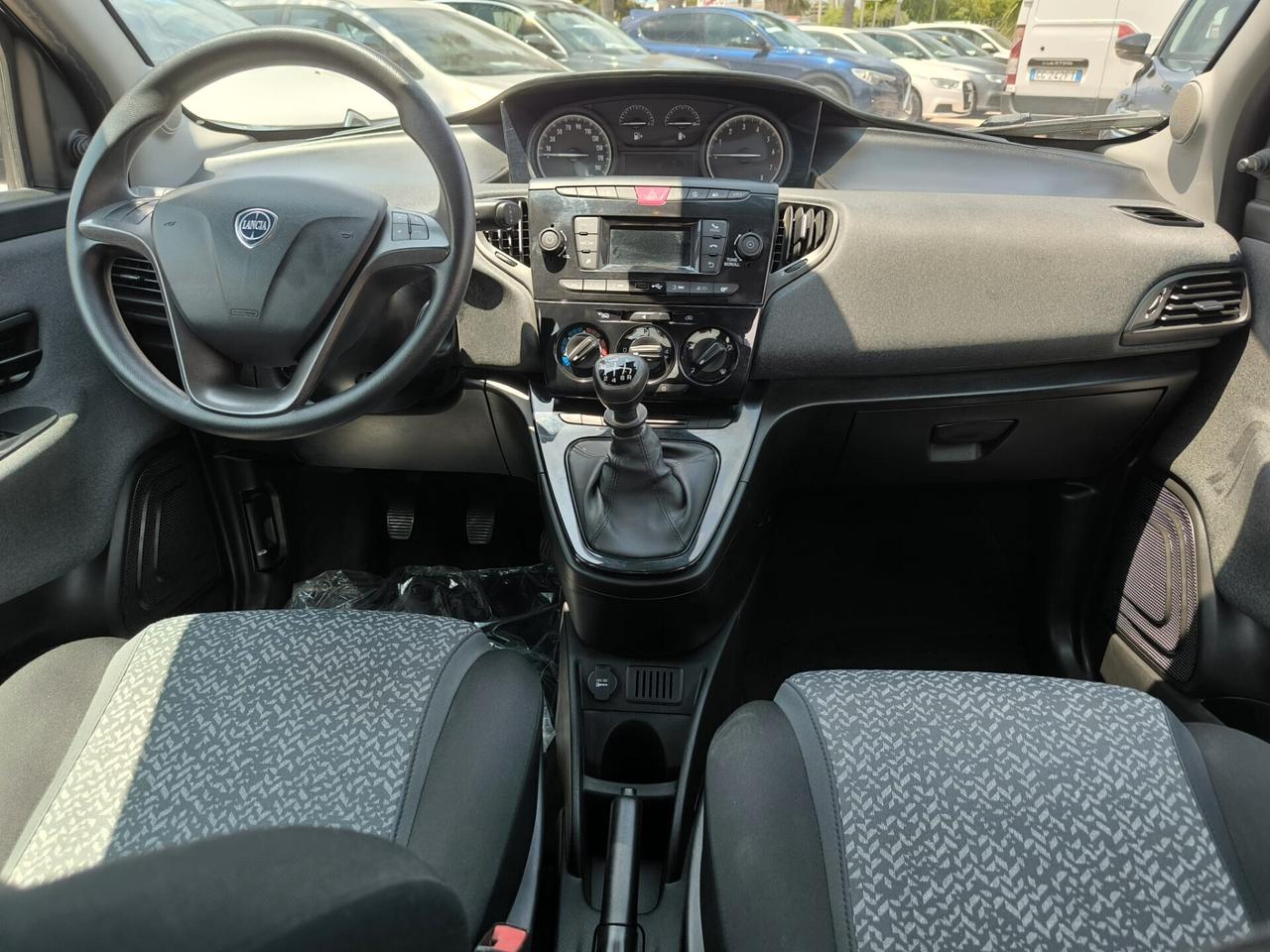 Lancia Ypsilon 1.0 FireFly 5 porte S&S Hybrid Ecochic Silver