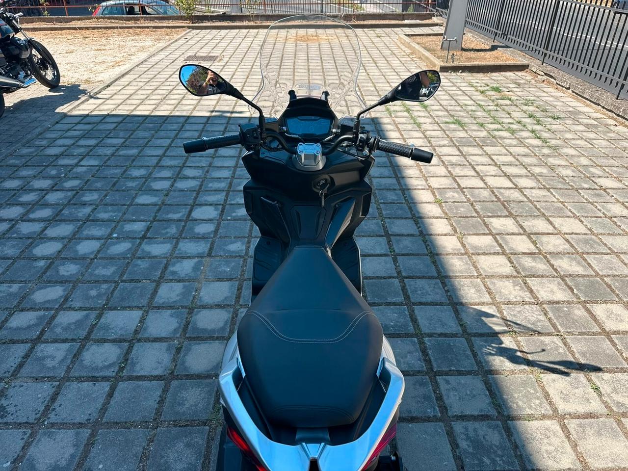 Aprilia SR GT 200