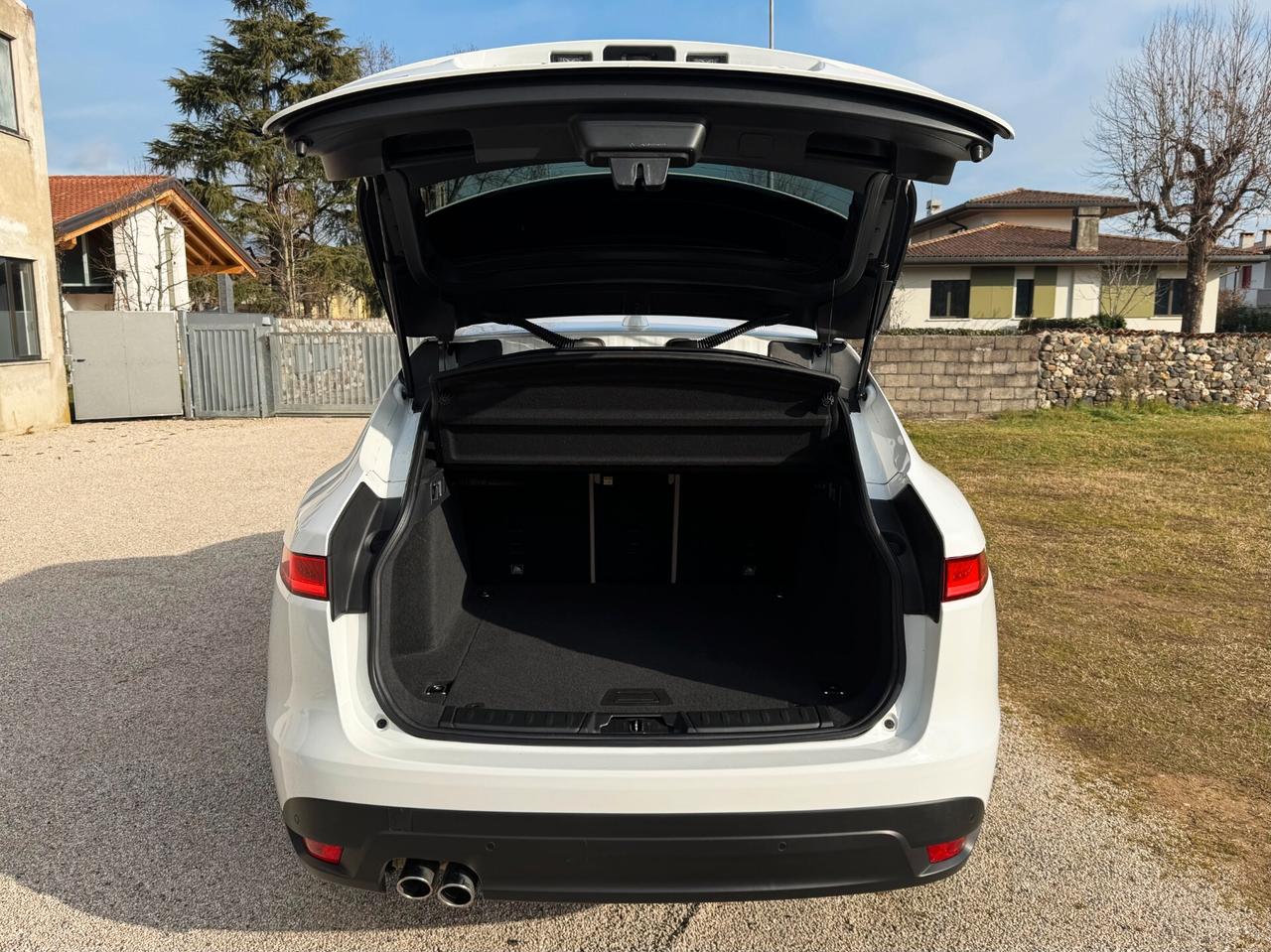 Jaguar F-Pace 2.0 Prestige AWD 180cv