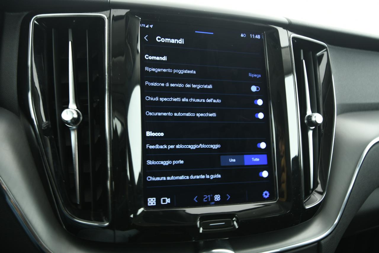 VOLVO XC60 2.0 b4 Momentum awd auto CAMERA+APP CONNECT+FULL LED