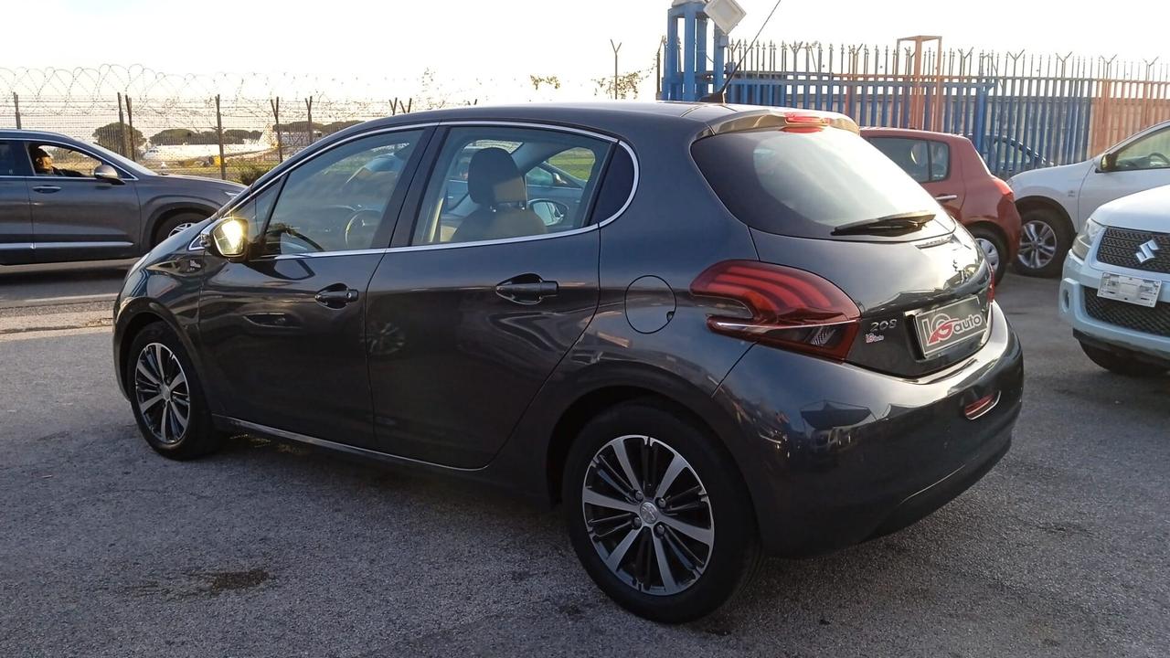 Peugeot 208 1.2 benzina neo patentati
