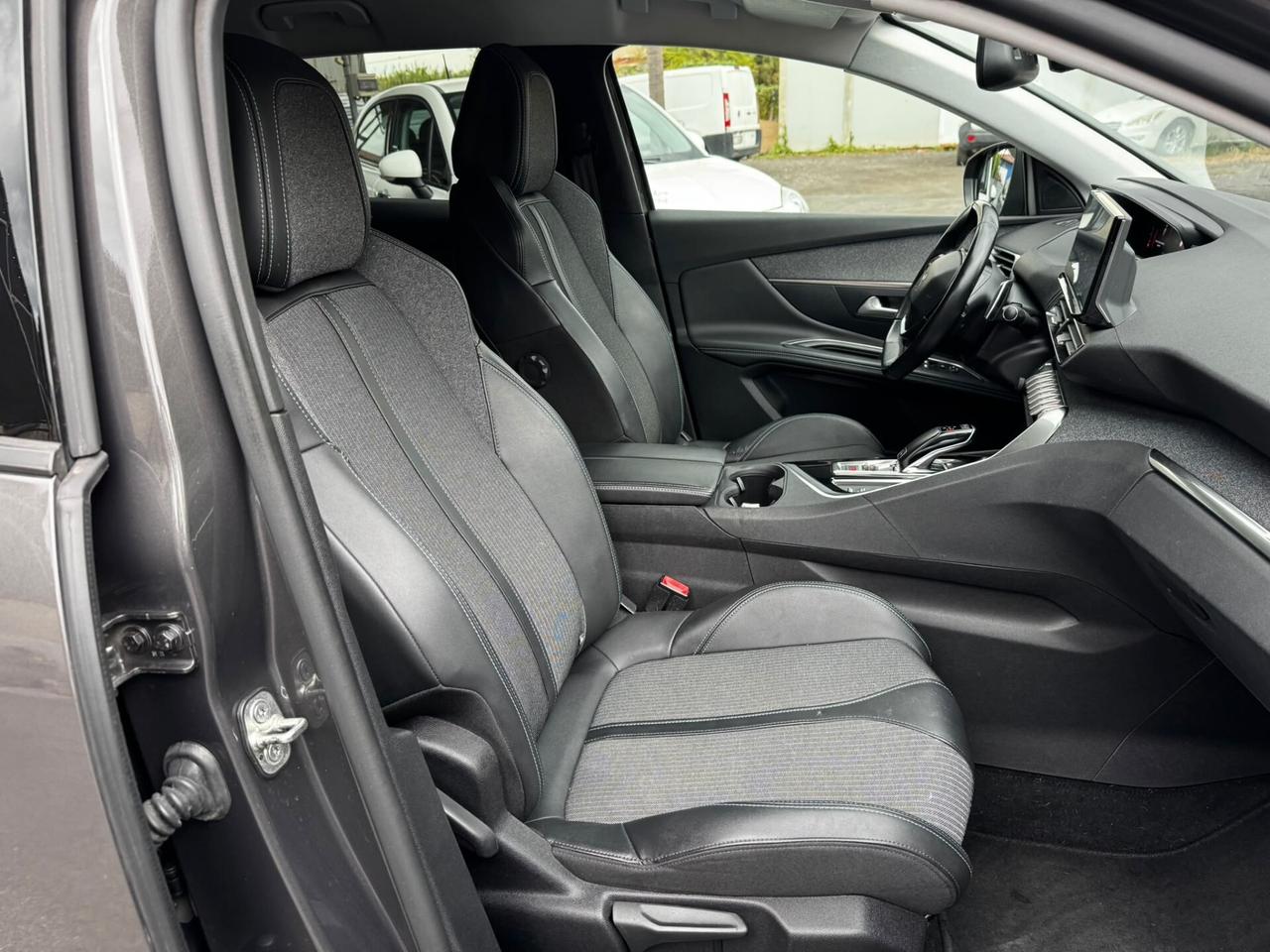 Peugeot 3008 BlueHDi 130 S&S EAT8 Allure