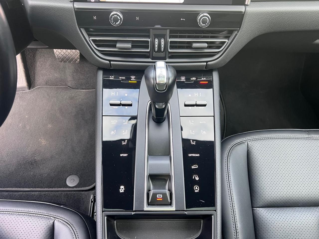 Porsche Macan 2.0 S #8216