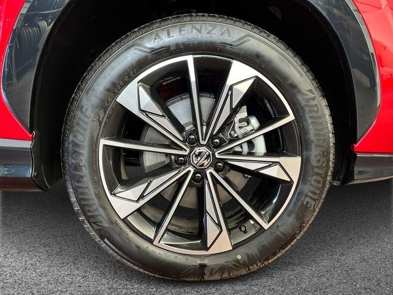 MG HS Nuova 1.5T 1.5T DCT LUX Red Dark