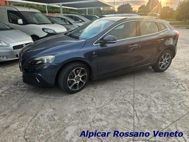 VOLVO V40 D2 R-design cross