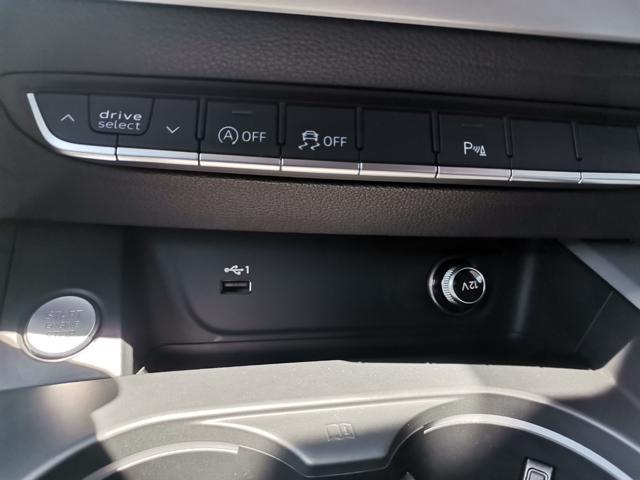 AUDI A4 Avant 40 TDI S tronic TOTAL BLACK