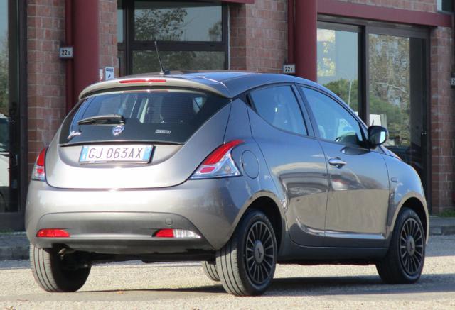 LANCIA Ypsilon 1.0 FireFly 5 porte S&S Hybrid Ecochic Silver