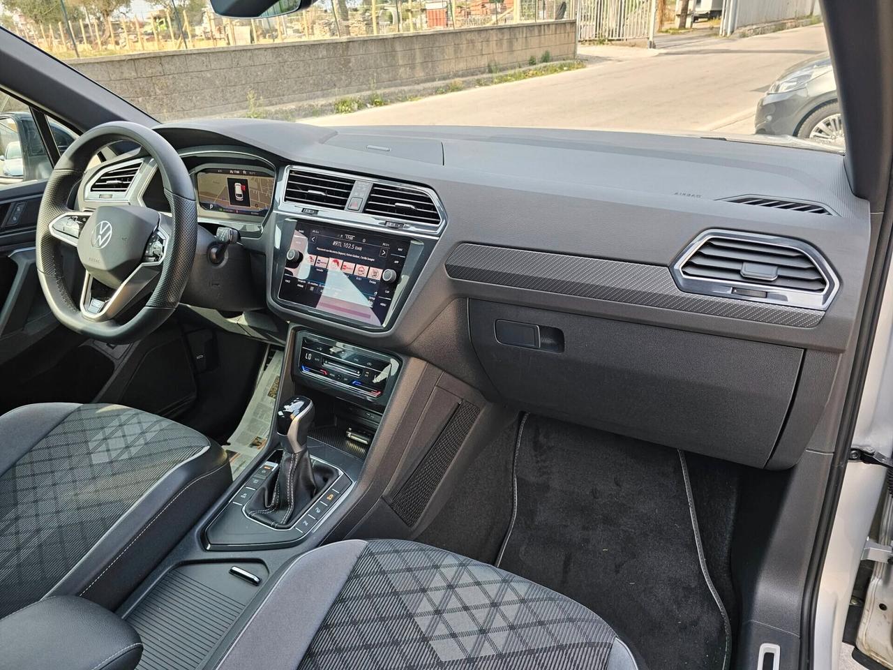 Volkswagen Tiguan 2.0 TDI 150 CV SCR DSG R-Line