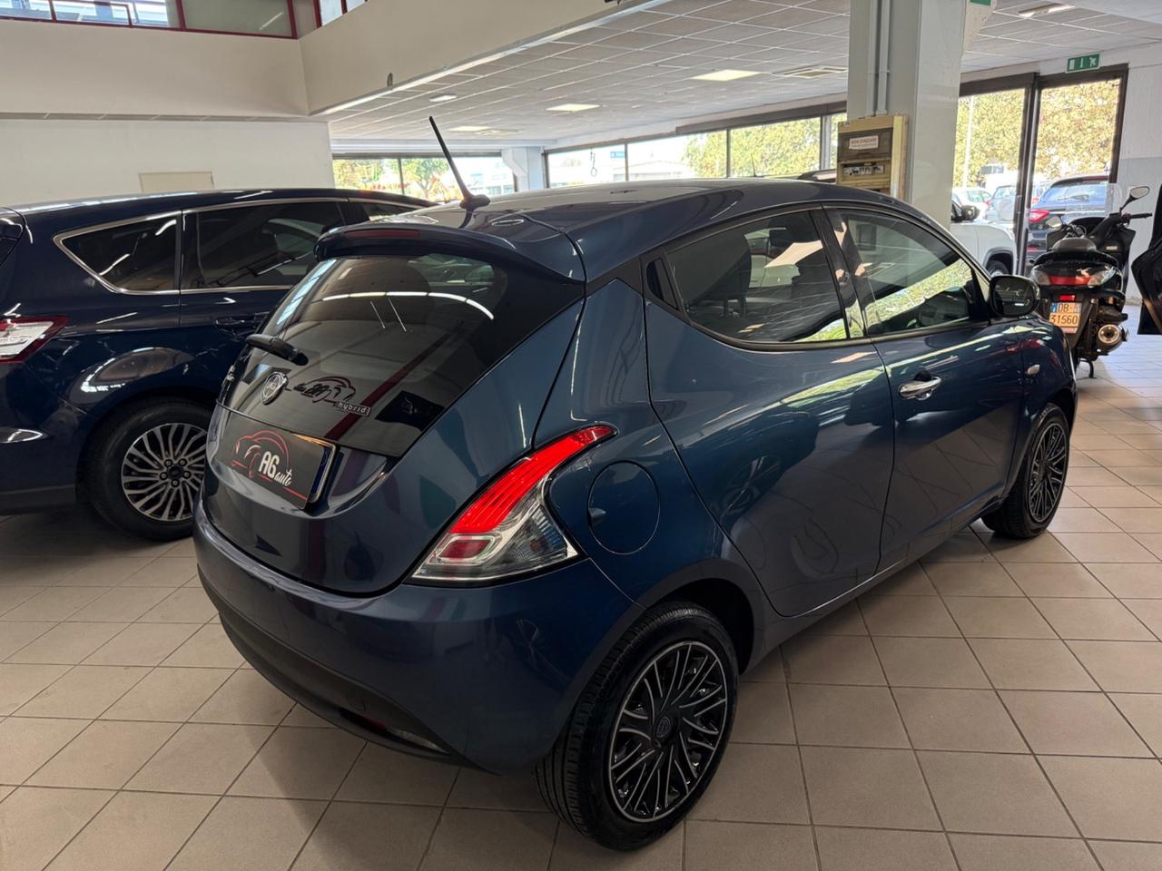 Lancia Ypsilon 1.0 FireFly 5 porte S&S Hybrid Silver Plus
