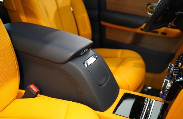 ROLLS-ROYCE Phantom EWB -TWO TONE W12 414 KW (563HP)