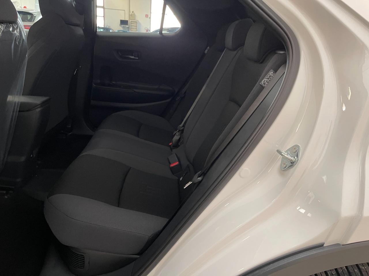 Toyota C-HR Trend 2.0 phev e-cvt-LEGGI SOTTO