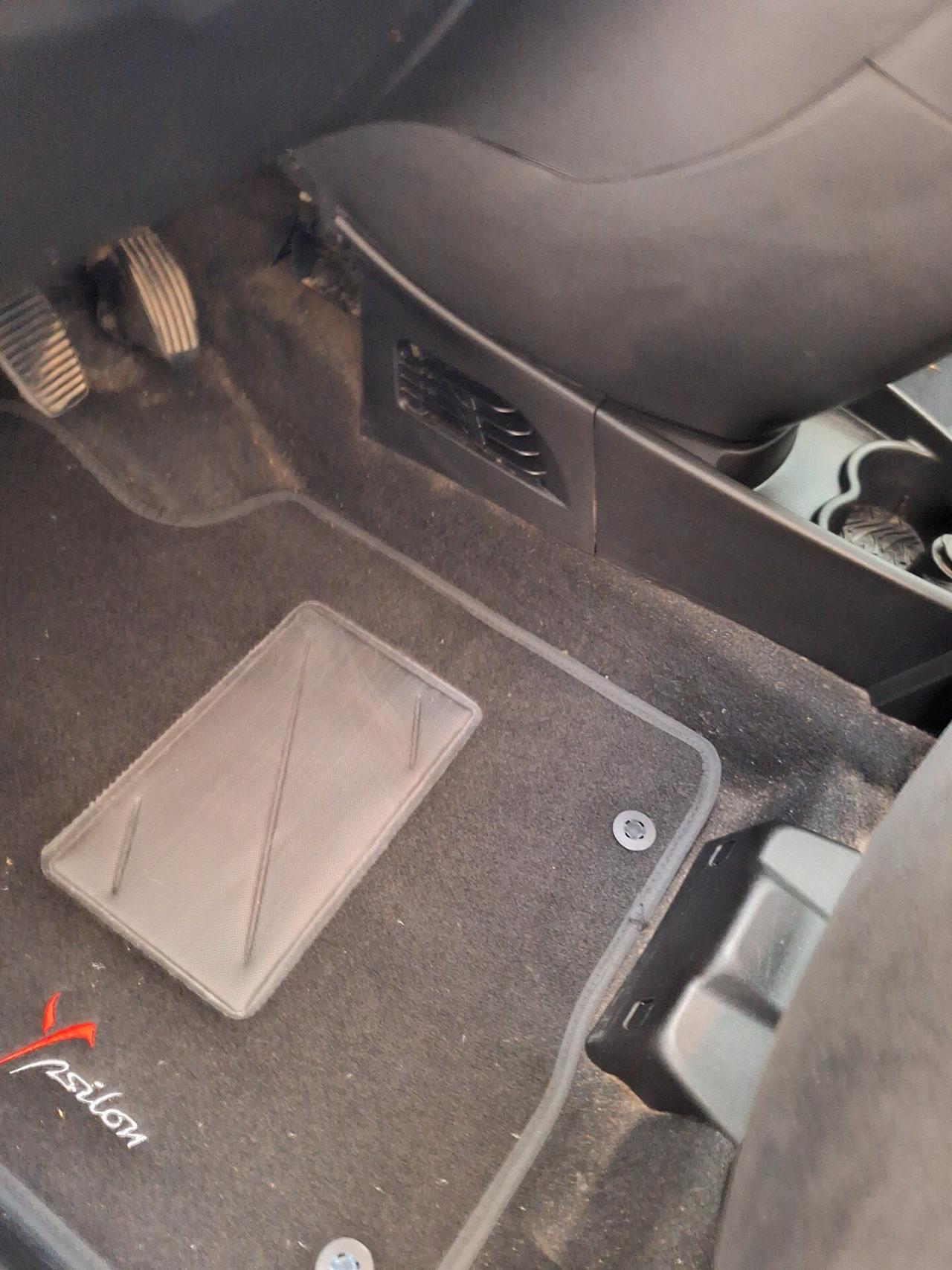 Lancia Ypsilon 1.3 MJT 95 CV 5 porte S&S Platinum