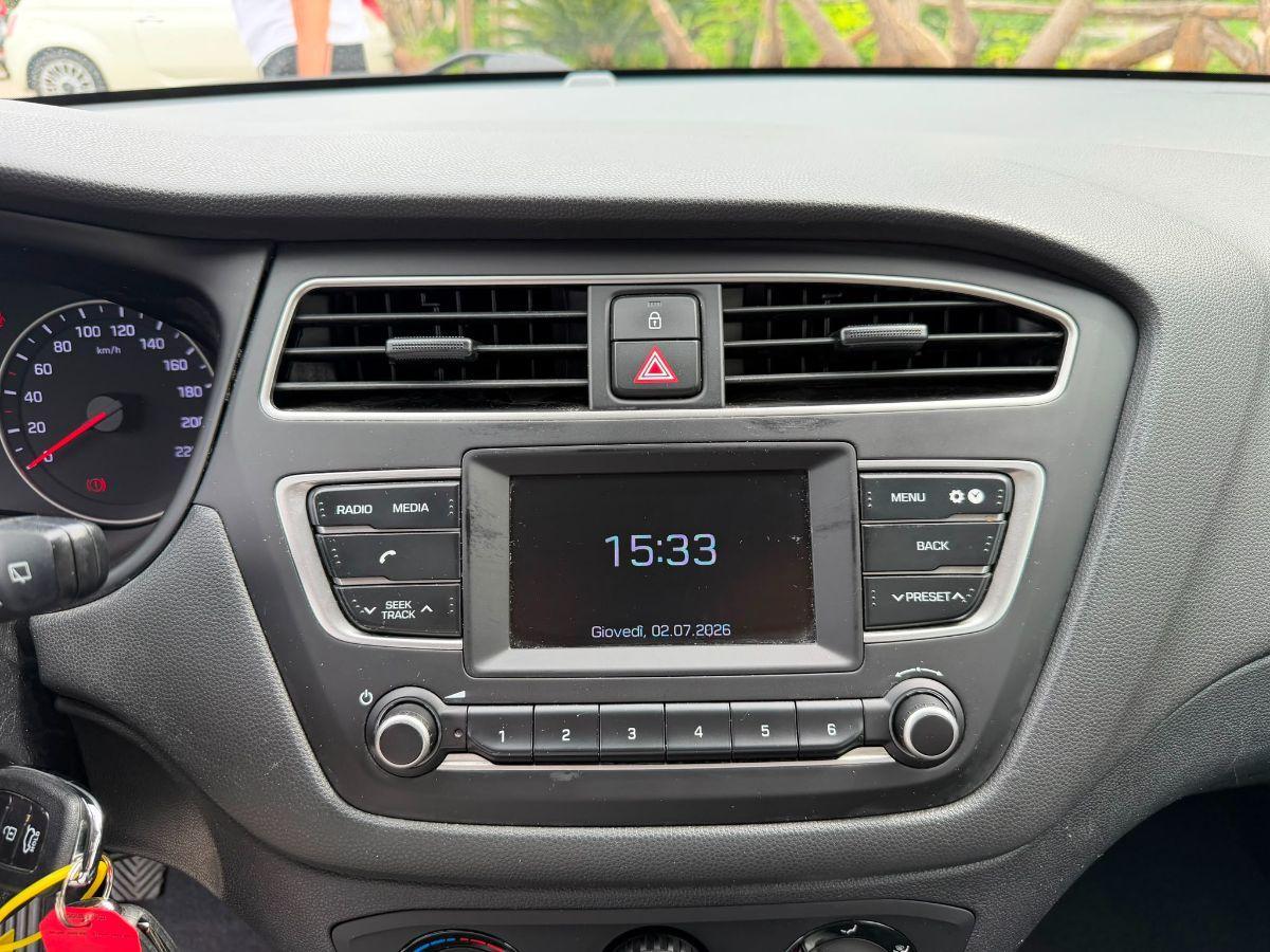 HYUNDAI - i20 - 1.2 5p. Connectline