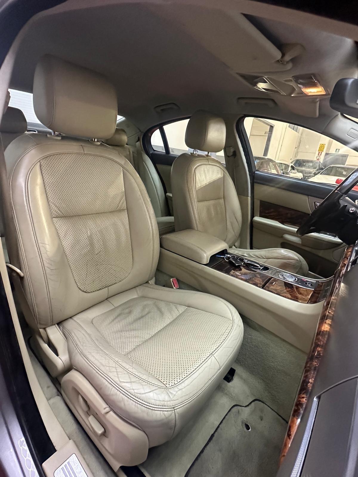 Jaguar XF 2.7D V6 Luxury
