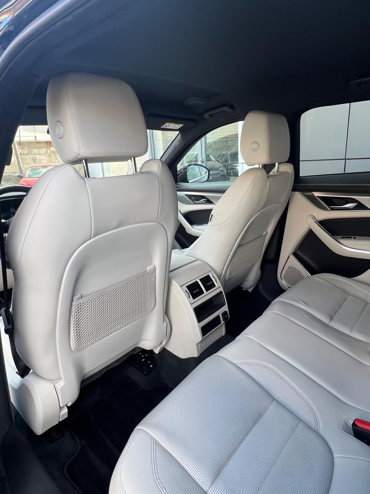 Jaguar F-Pace R-Dynamic S possibilità noleggio no scoring