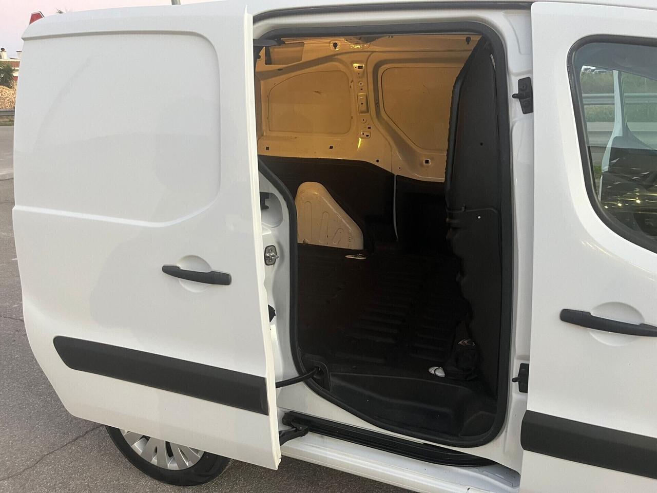 Citroen Berlingo 1.6 HDi 90Cv Unipro 2015