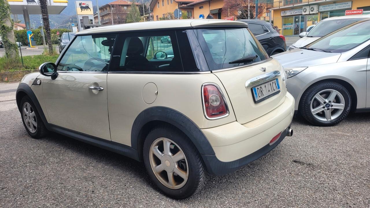 Mini One 1.4 Benzina .. motore consuma olio..