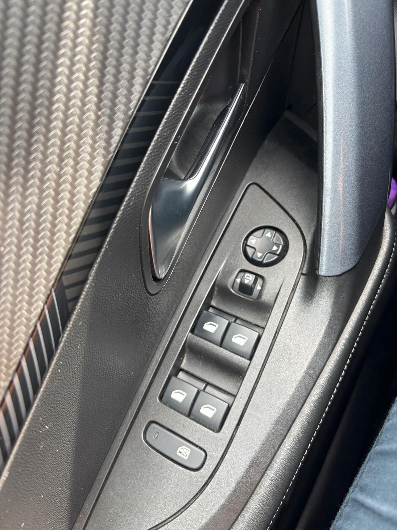 Peugeot 2008 BlueHDi 100 S&S Allure Navi Pack