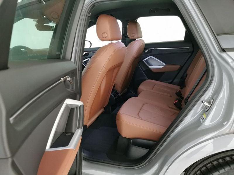 Audi Q3 40 2.0 tfsi Identity Black quattro s-tronic