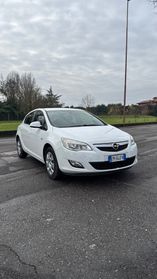 Opel Astra 1.4 – 2012 adatta a neopatentati