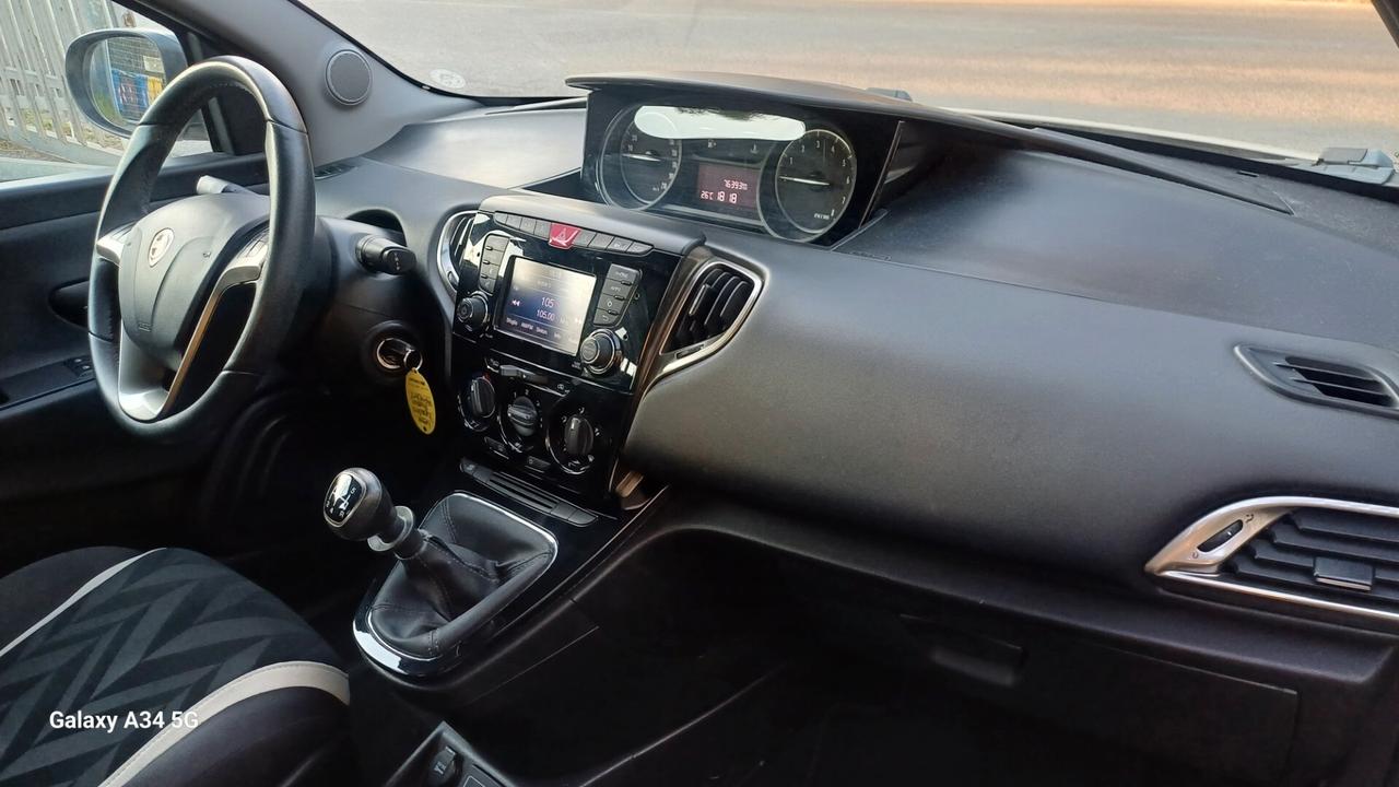 Lancia Ypsilon 1.2 69 CV 5 porte Platinum