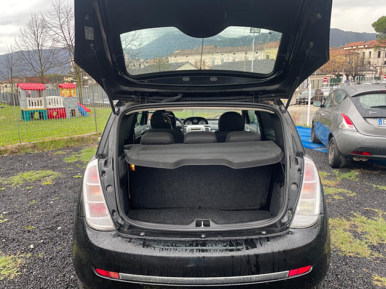 Lancia Ypsilon 1.3 MJT 75 CV Unyca