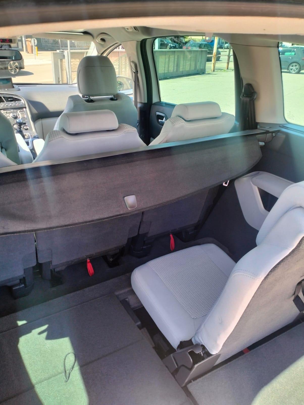 Peugeot 5008 2.0 HDi 150CV Allure 7 POSTI