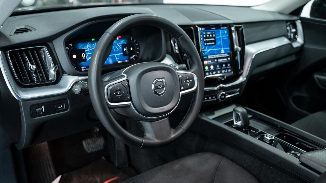 Volvo XC 60 XC60 B4 D 2.0 GEARTRONIC MOMENTUM SPORT LED NAVI FULL OPTIONAL