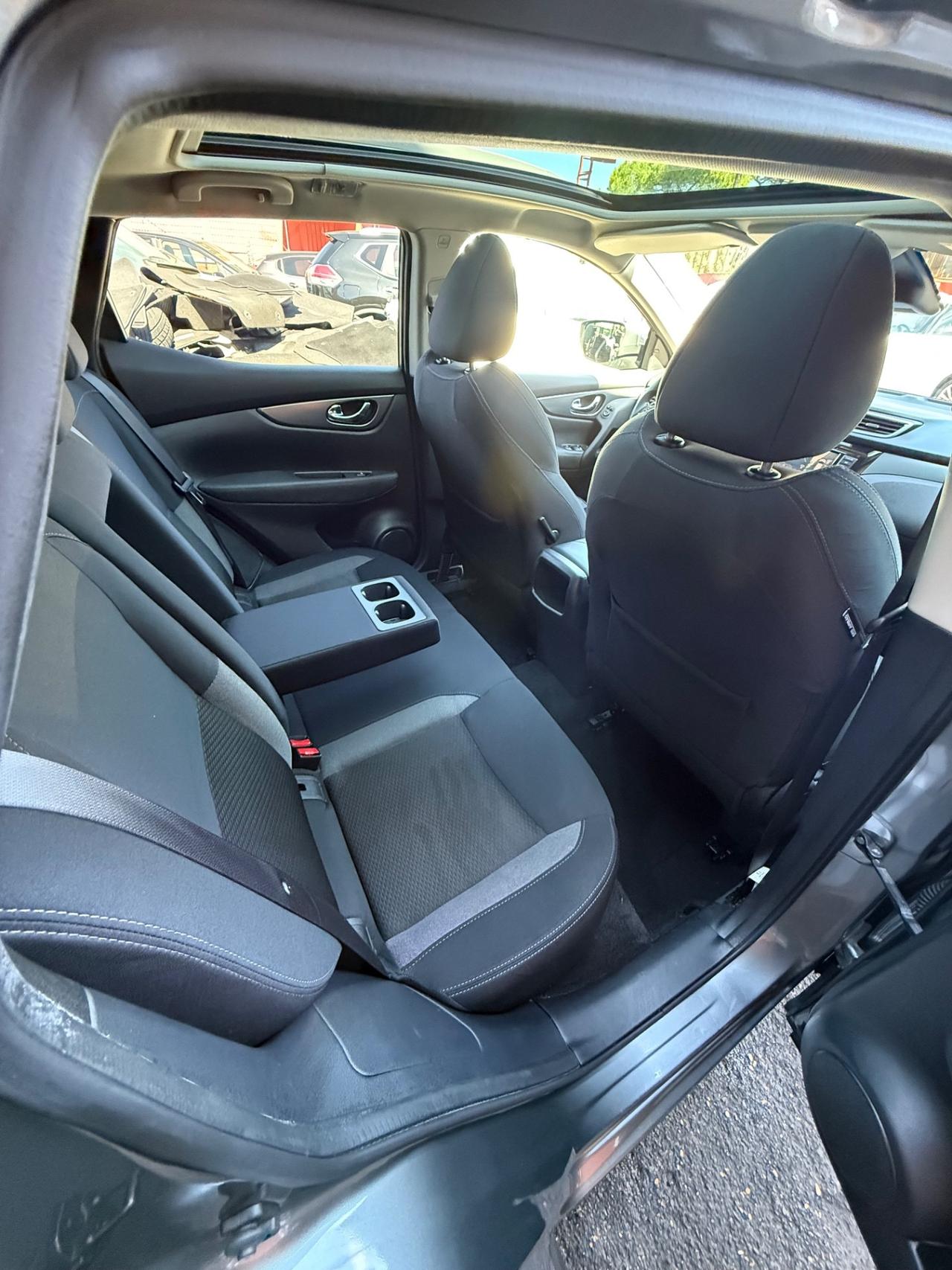 Qashqai 1..5 dCi 115 CV Tekna+-unipro-rate-garanzia
