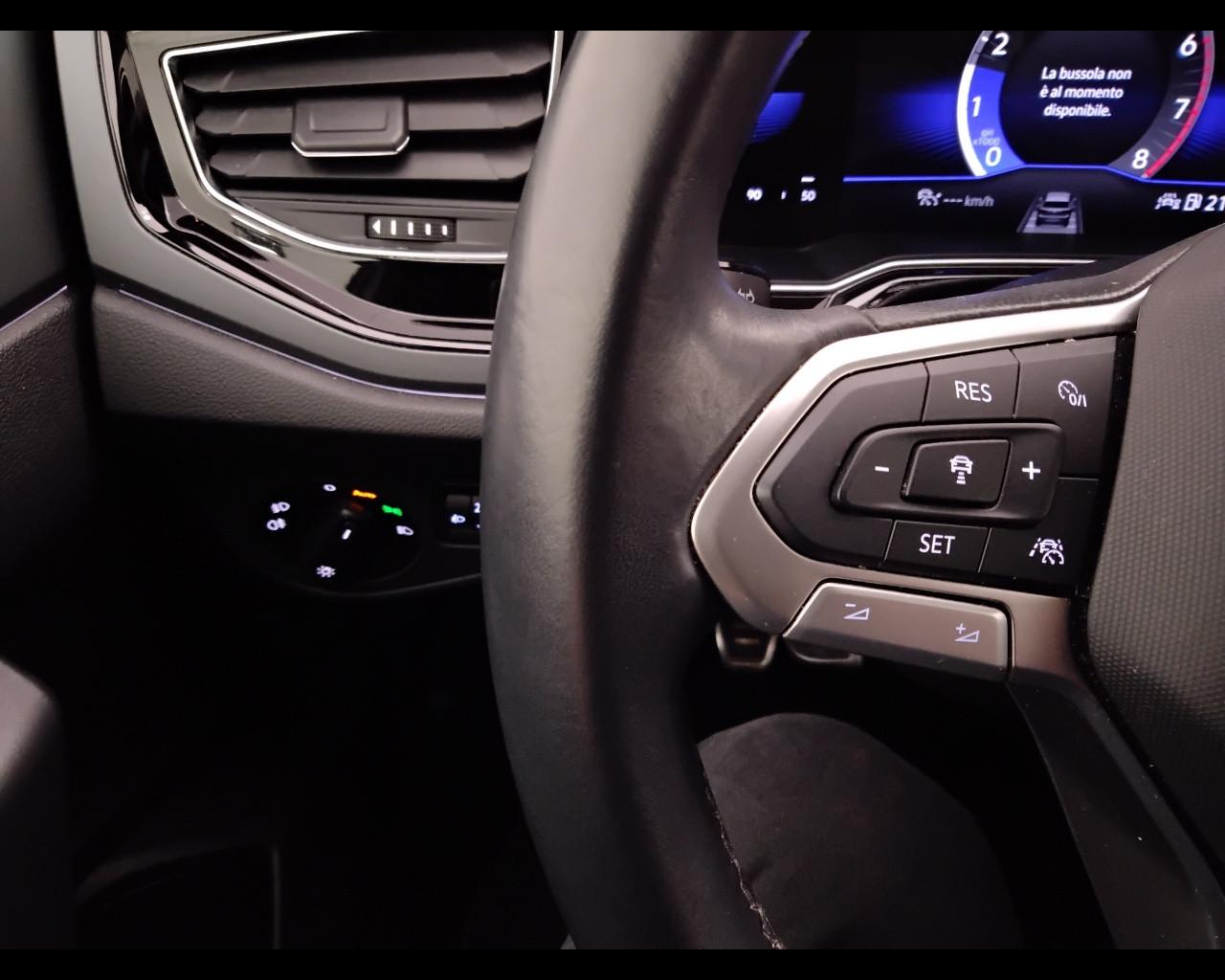 VOLKSWAGEN Polo VI 2022 - Polo 1.0 tsi R-Line 95cv