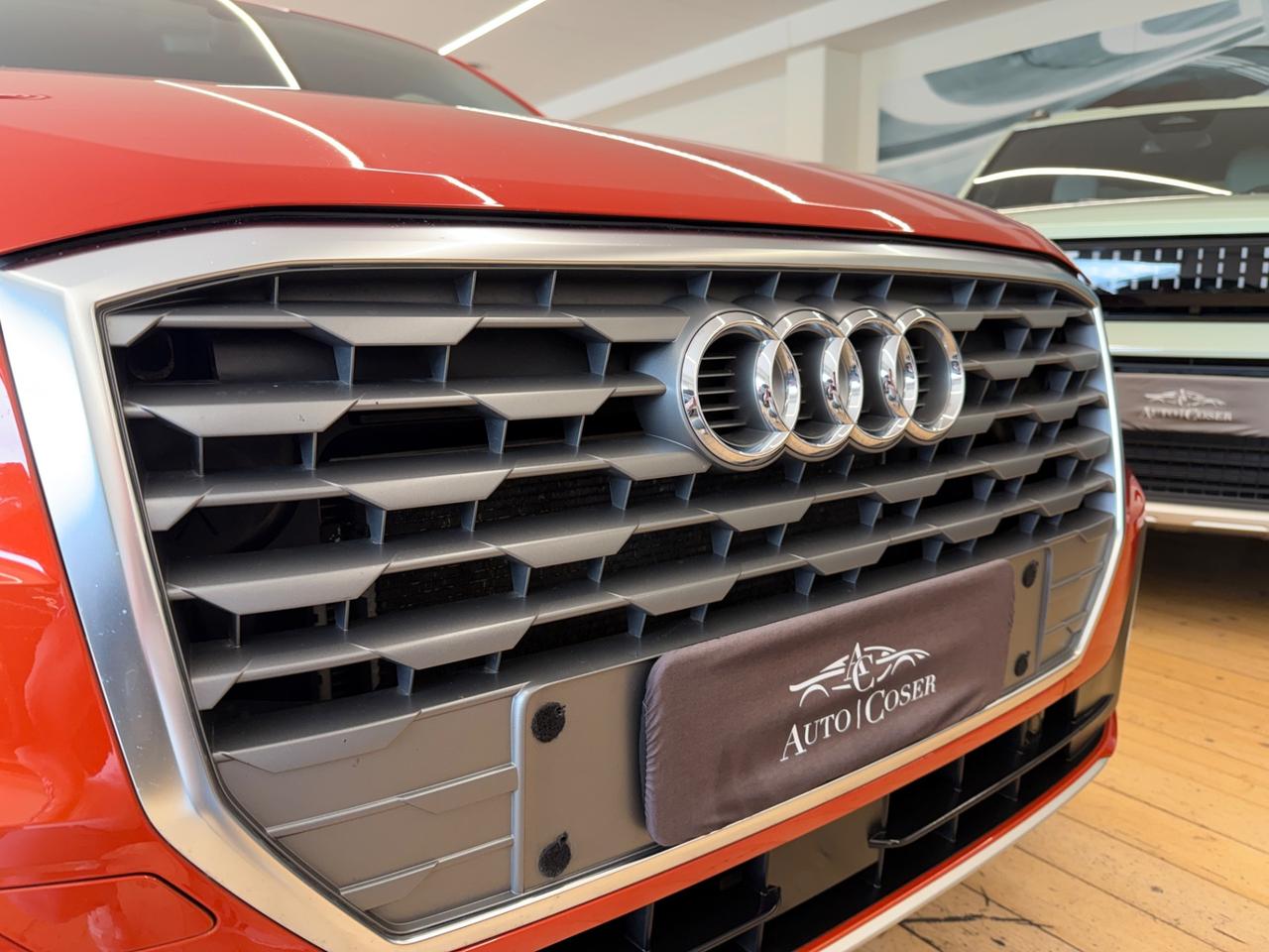 Audi Q2 30 TFSI Business Design Gancio Traino