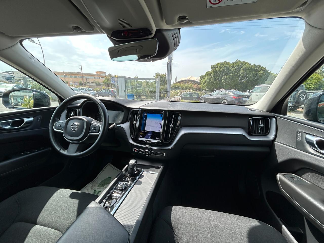 Volvo XC60 2.0 b4 Momentum awd auto