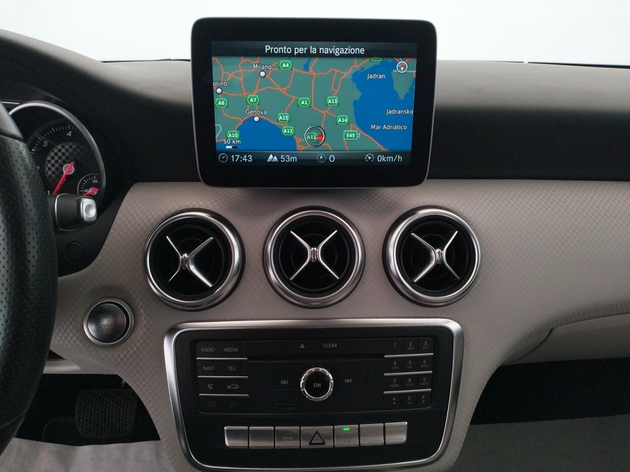 Mercedes-Benz A 200d Premium auto
