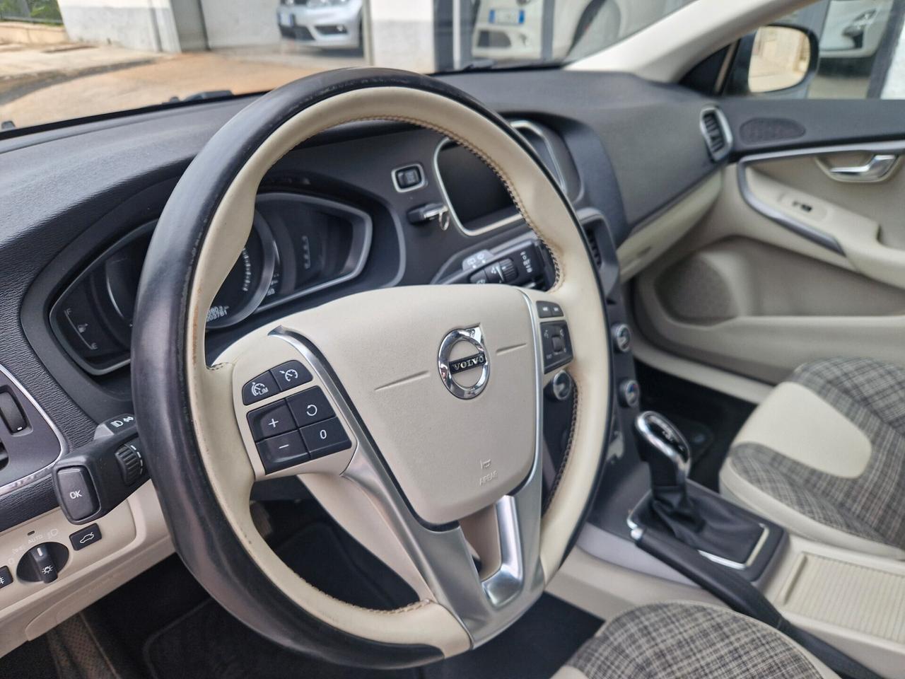 Volvo V40 D2
