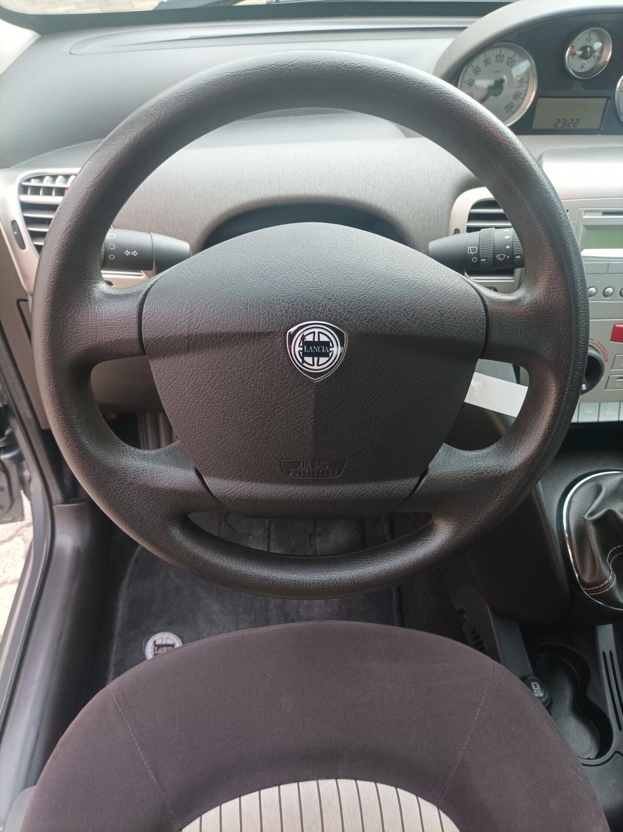 Lancia Ypsilon 1.3 MJT 90 CV Platino