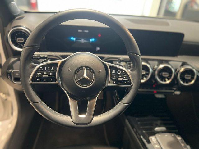 MERCEDES-BENZ A 180 A 180 d Automatic 4p. Business