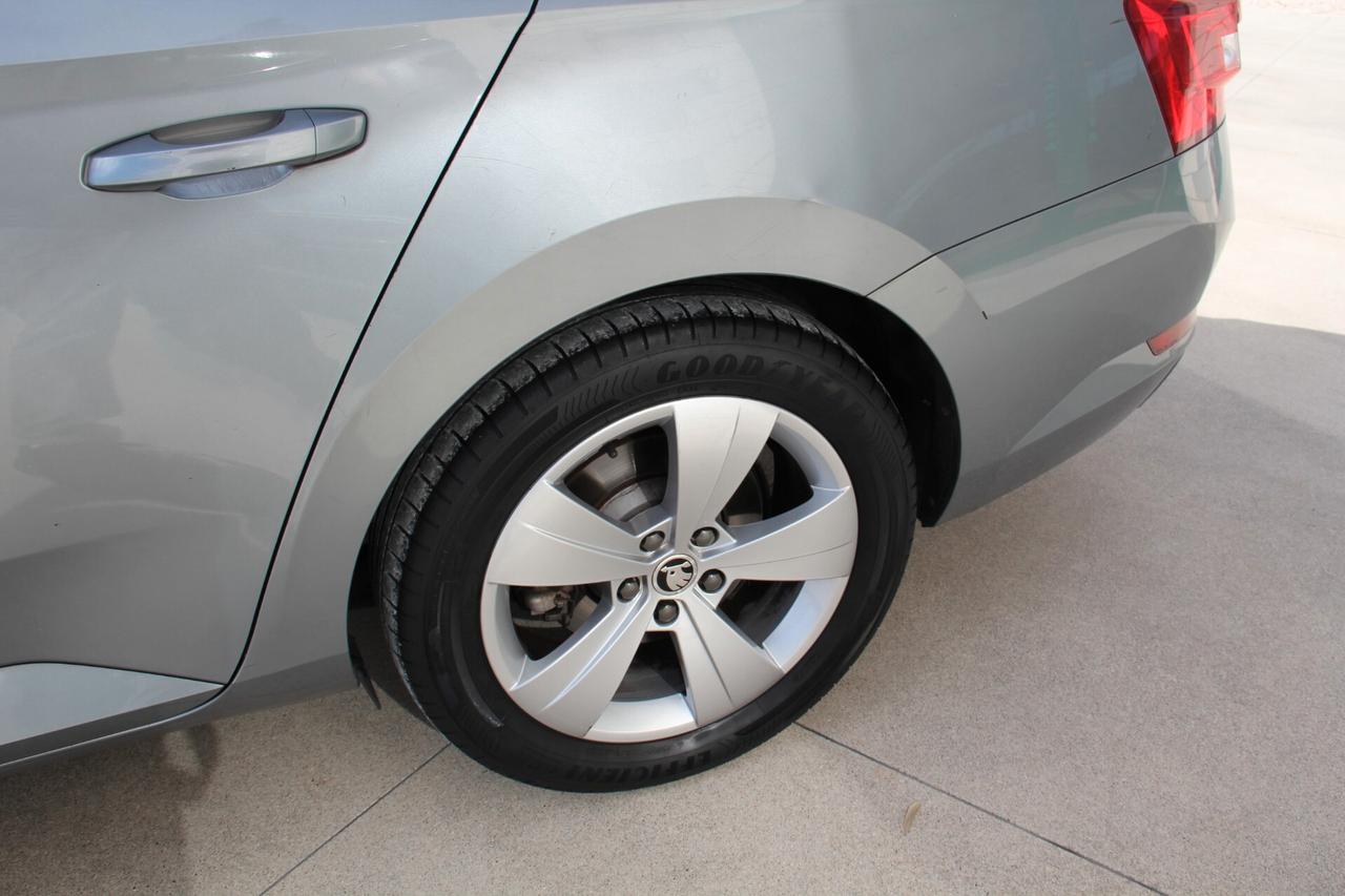 Skoda Superb 2.0 TDI DSG Wagon Executive (KW 110 - CV 150)