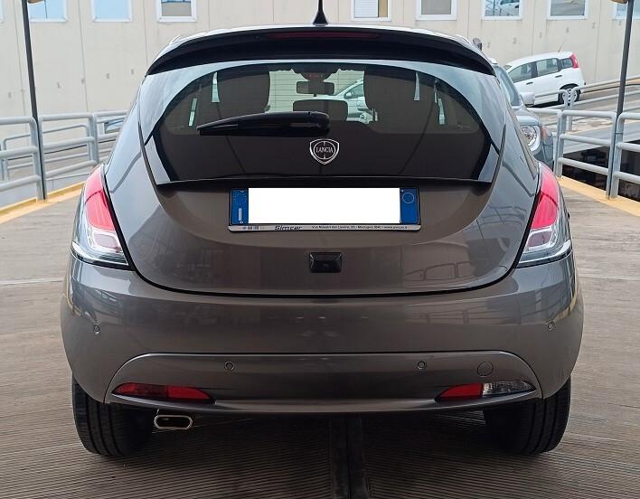 Lancia Ypsilon 1.0 FireFly 5 porte S&S Hybrid Platino