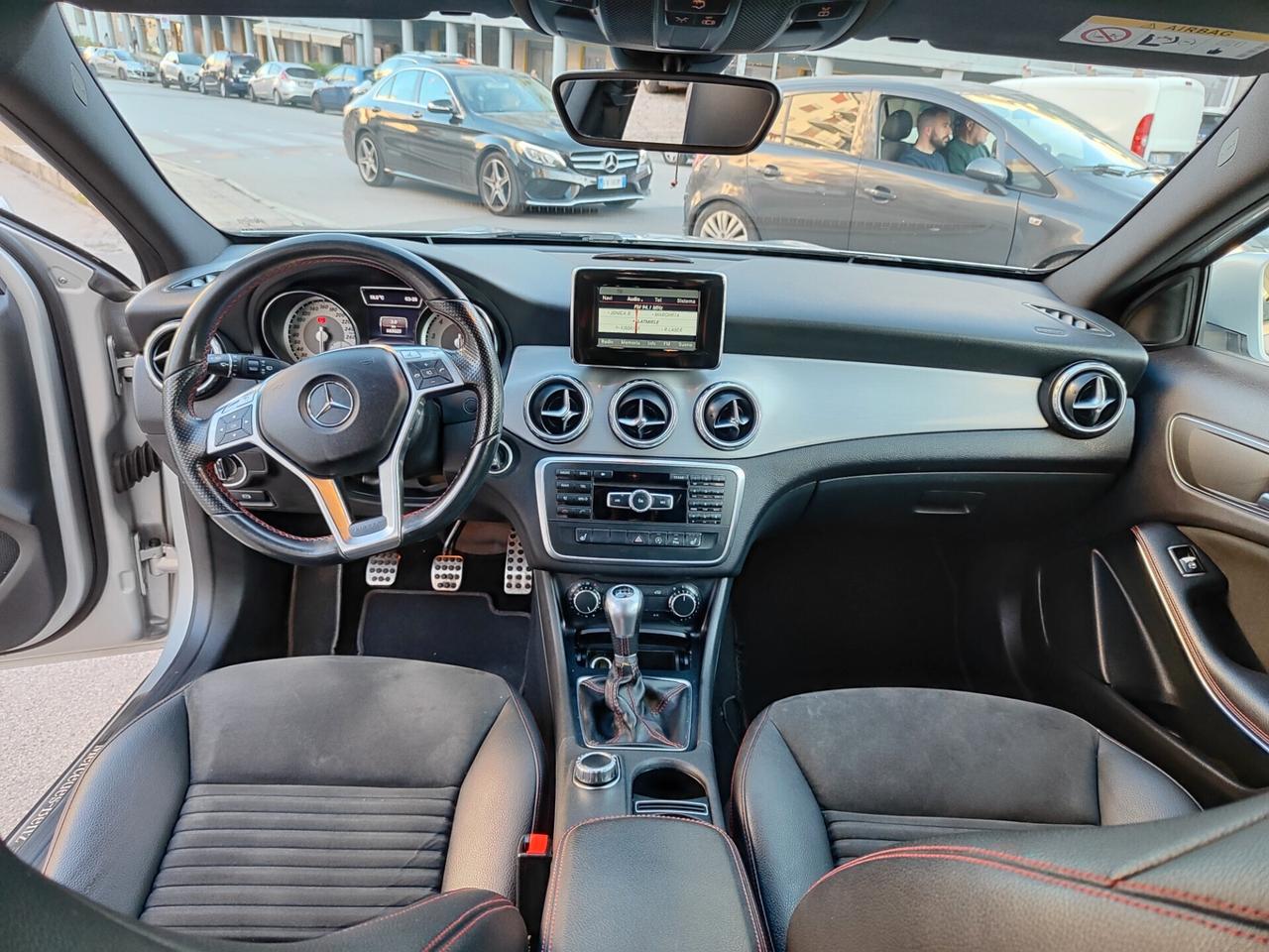 Mercedes-benz GLA 180 Sport AMG * Navi * Full * AMG * Garantita 12 Mesi